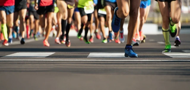 runners at starting line