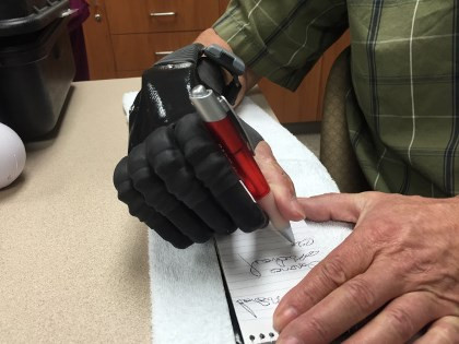 electronic arm - hand therapy