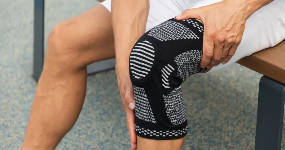 marathon runner with knee brace